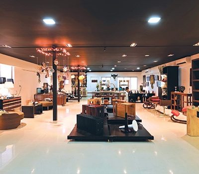 the-interior-of-galleria-boutique-mall-in-al-maryah-island-abu-dhabi-city-landmark-shopping-mall